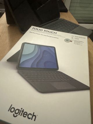 iPad Pro 11 256GB Gris Espacial + Logitech