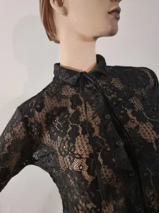 Camicia pizzo nero con laccetti in velluto