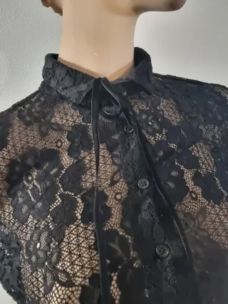 Camicia pizzo nero con laccetti in velluto