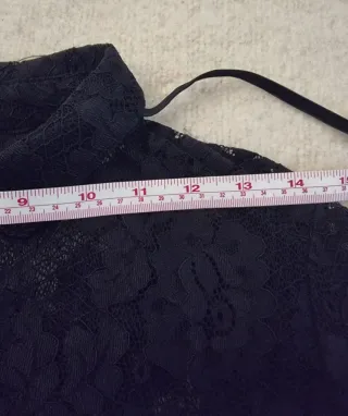 Camicia pizzo nero con laccetti in velluto