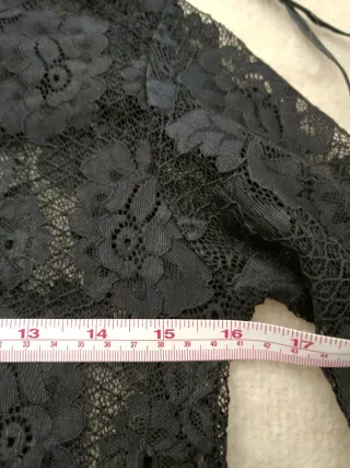 Camicia pizzo nero con laccetti in velluto