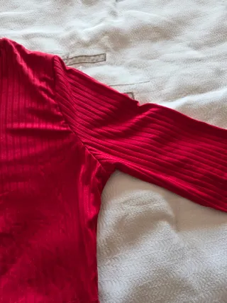 Camiseta asimétrica roja
