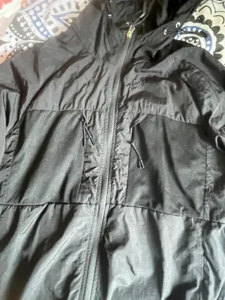 Chaqueta Stone Island Negra Térmica para la lluvia