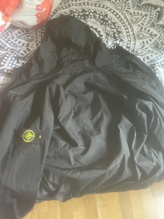 Chaqueta Stone Island Negra Térmica para la lluvia