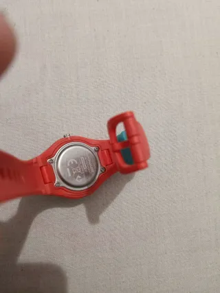 Reloj infantil naranja con dibujo de oso