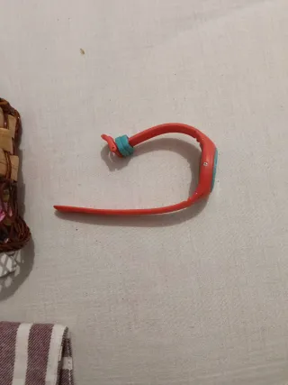 Reloj infantil naranja con dibujo de oso