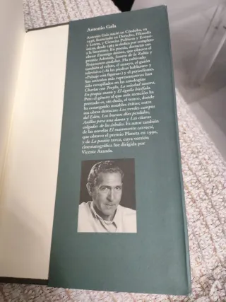 "Mas Alla Del Jardin"