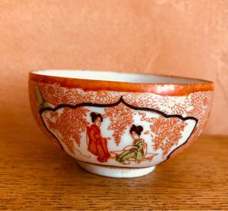 Taza de porcelana china decorada