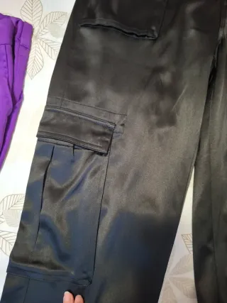 Pantalón cargo satinado Stradivarius Talla XS