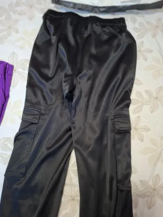 Pantalón cargo satinado Stradivarius Talla XS