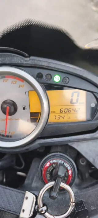 Kawasaki Z750 Blanca y Negra