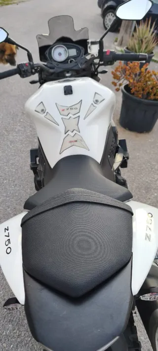 Kawasaki Z750 Blanca y Negra