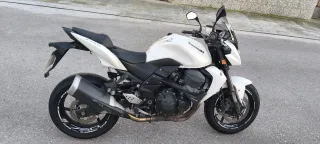Kawasaki Z750 Blanca y Negra