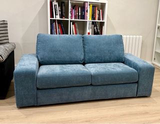 Sofá de salón azul y gris