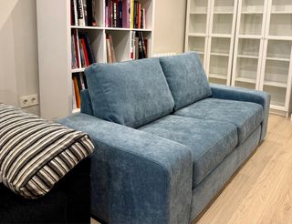 Sofá de salón azul y gris