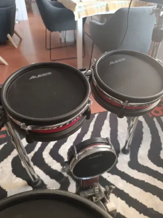 Batería Electrónica Alesis Crimson II Mesh Kit