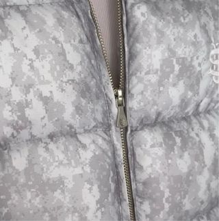 Piumino grigio con cappuccio