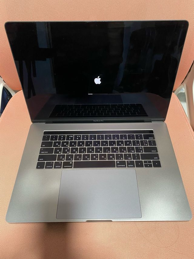 MacBook Pro 15 2017 i7 16GB RAM SSD 250GB