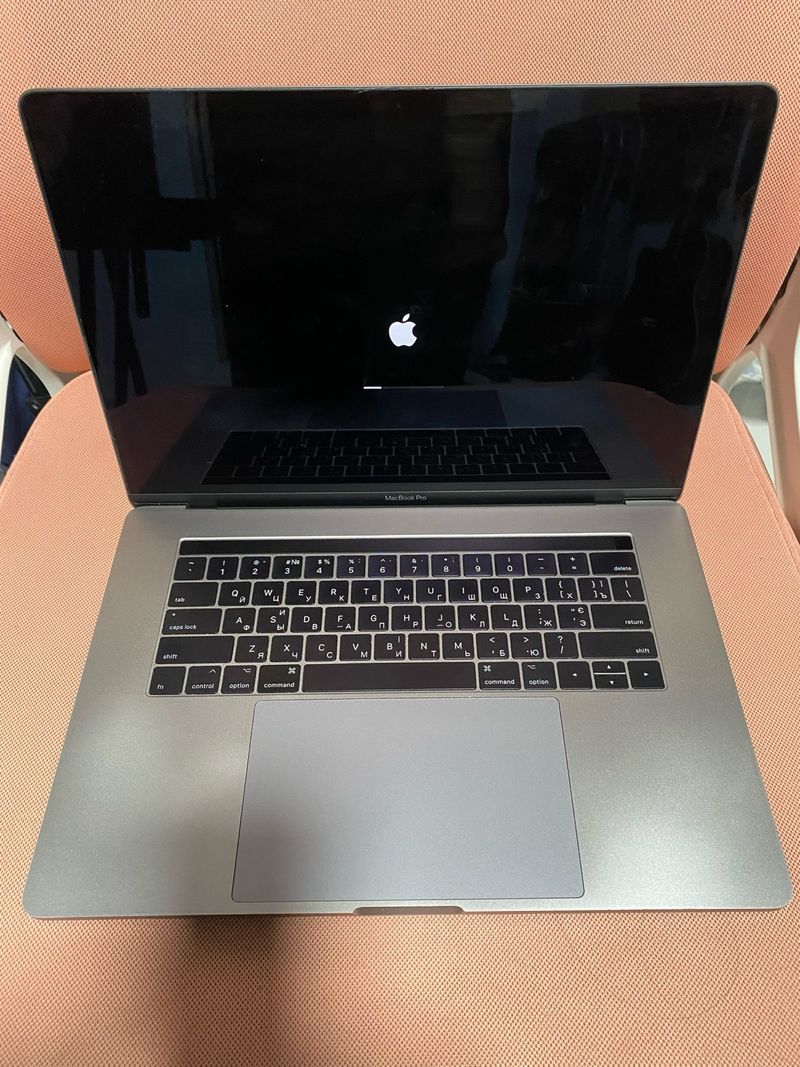 MacBook Pro 15 2017 i7 16GB RAM SSD 250GB