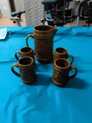 Jarra y 4 vasos cerveza cerámica