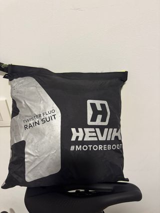 Conjunto Lluvia Hevik Fluo Negro/Amarillo