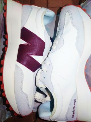 Zapatillas New Balance 327 Beige/Blanco