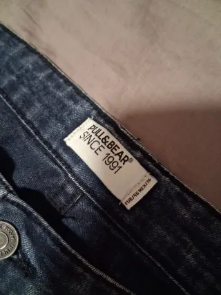 Pantalón vaquero Pull&Bear desgastado