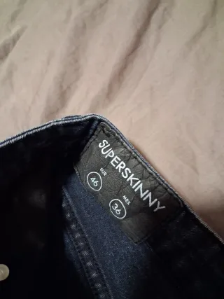 Pantalón vaquero Pull&Bear desgastado