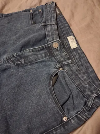 Pantalón vaquero Pull&Bear desgastado
