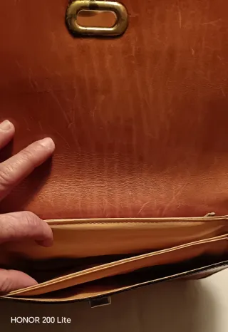 Borsa in pelle marrone cuoio con chiusura a girell