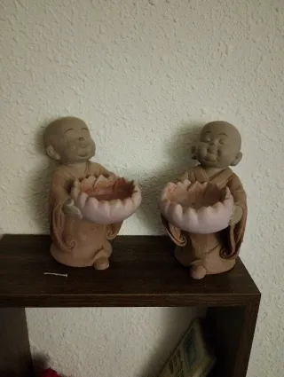 Portavelas de terracota con forma de buda