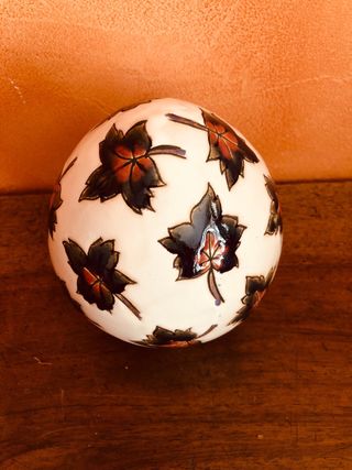 Huevo de cerámica decorado