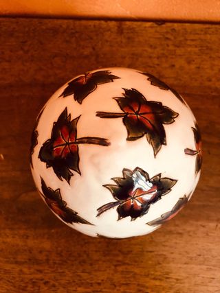 Huevo de cerámica decorado