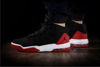 Zapatillas Jordan Max Aura Negras y Rojas