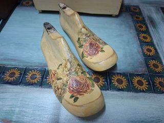 2 Hormas de zapatero + caja decorada