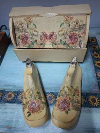 2 Hormas de zapatero + caja decorada
