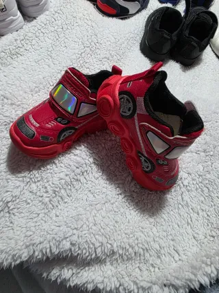 Sneakers rosse per bambini 21