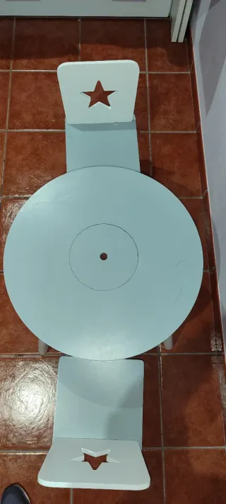 Mesa infantil con 2 sillas