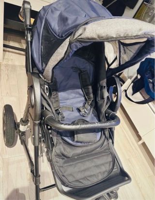 Carrito de bebé azul y gris