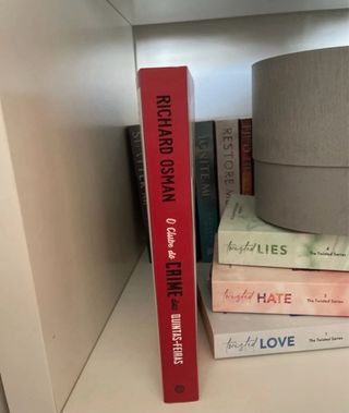 livro "o clube do crime das quintas feiras"