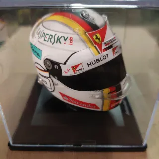 Casco Sebastian Vettel 2017 Ferrari