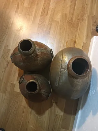 Antiche bottiglie Surahi in metallo