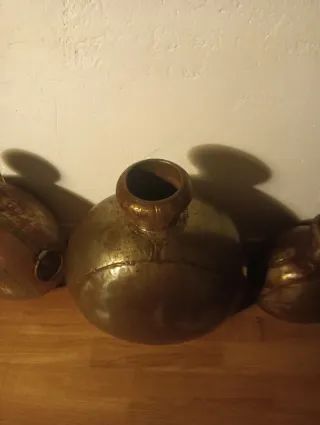 Antiche bottiglie Surahi in metallo