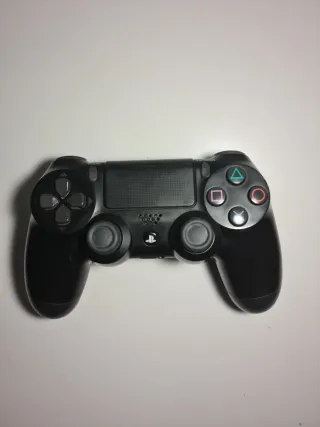 PS4 + 2 Mandos + Funda Transporte