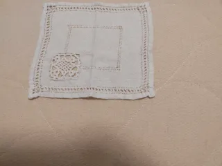 Centrino bianco con pizzo