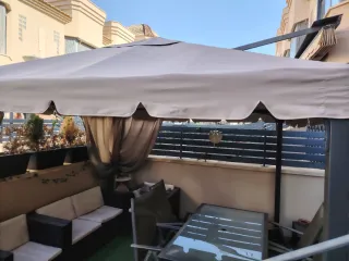 Pérgola de tela y metal color beige