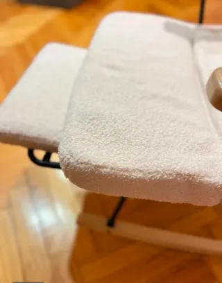 Sillón mecedora moderno y confortable