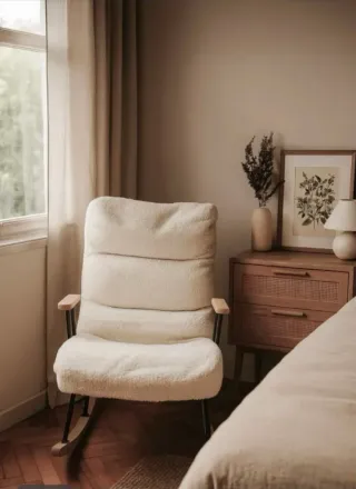 Sillón mecedora moderno y confortable