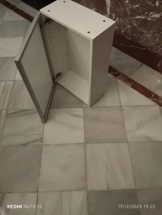 Pequeño armario para lavabo