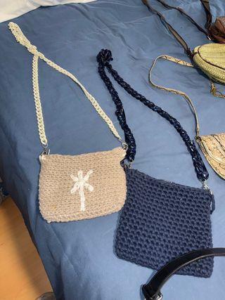 Lote 14 bolsos y riñoneras variados